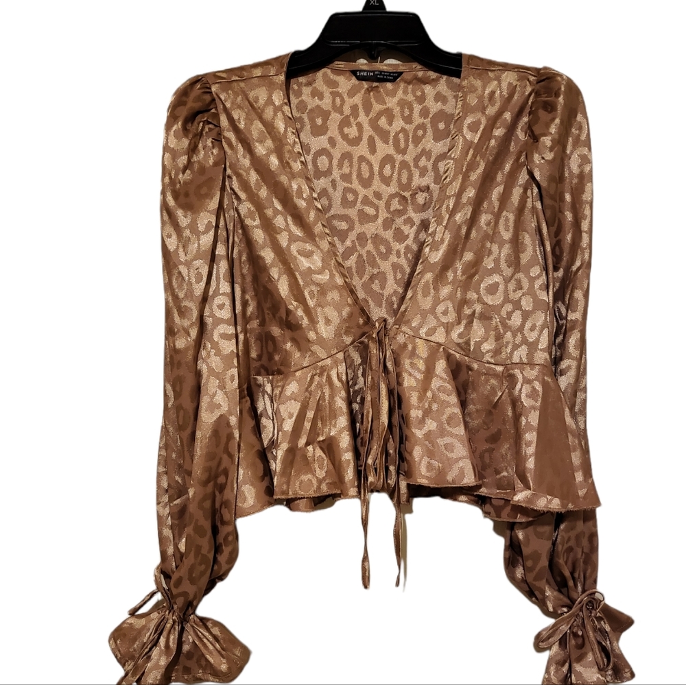 Gorgeous Crop Tie Top Large Flowy, Cute Sleeves, Gold Spotted